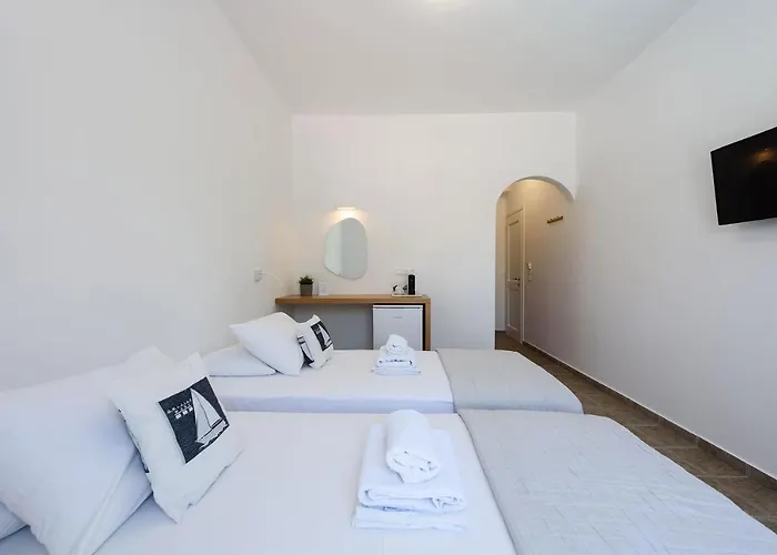 Bilia 3* Naousa (Paros)