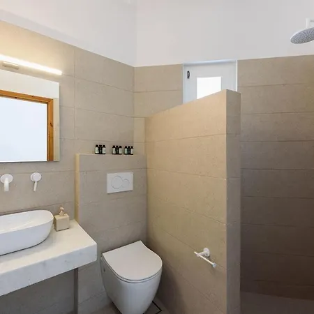 Bilia 3* Naousa (Paros)